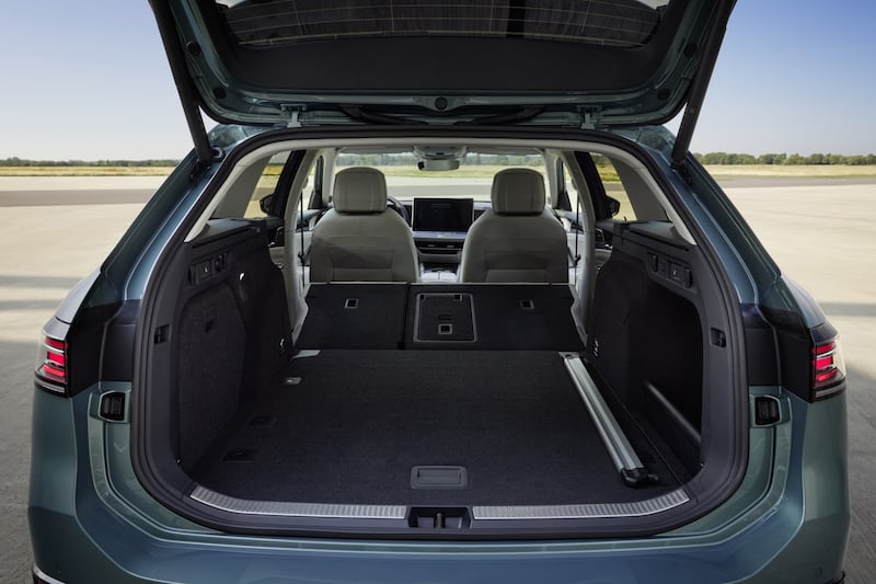 Volkswagen Passat: guarda tutte le foto 12