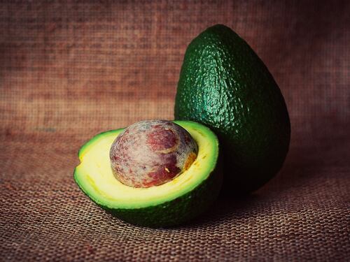 Avocado, perché fa bene. Aiuta a dimagrire ed è ricco di vitamine