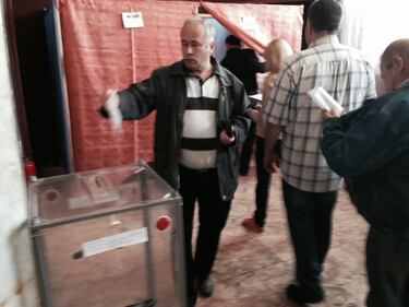 Slaviansk, separatisti al voto 6