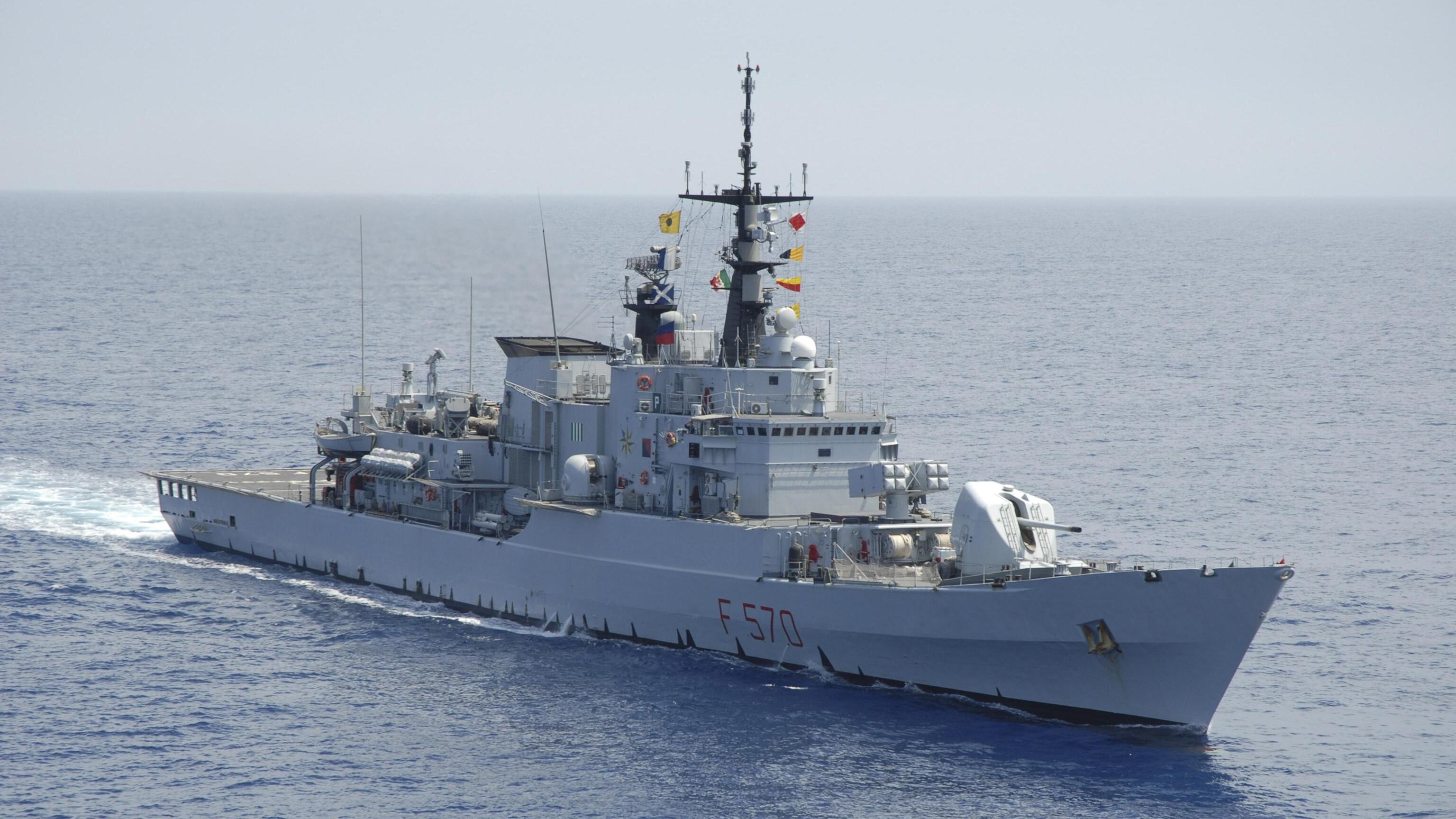 Tensione con la Libia: spari a due pescherecci italiani