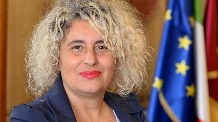 Su Rousseau via al voto per i facilitatori: ma nel Lazio si candida la grillina espulsa