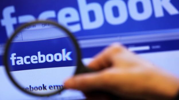 Facebook, Zuckerberg: "Puntiamo sul mobile"