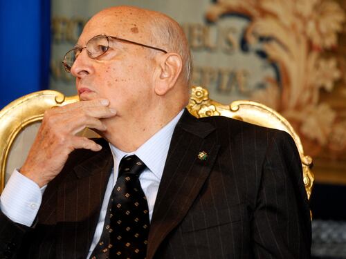 Napolitano sta in trincea e fa da scudo al governo