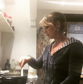 Monica Leofreddi, 50enne in gran forma: tutto pronto per le nozze 17