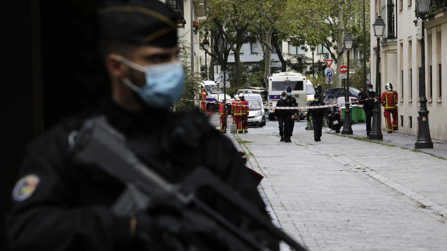 18enne pachistano confessa: è lui l'attentatore di Parigi