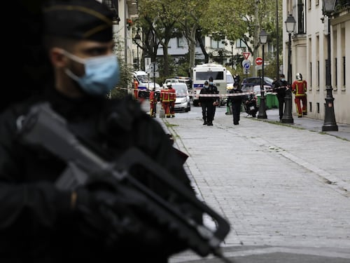 18enne pachistano confessa: è lui l'attentatore di Parigi