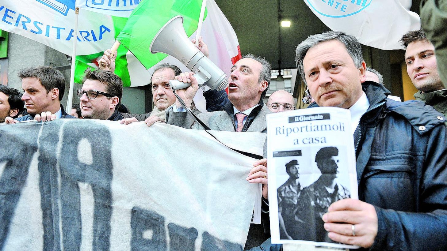Forza Italia e FdI a Maroni «Sui marò non cederemo»