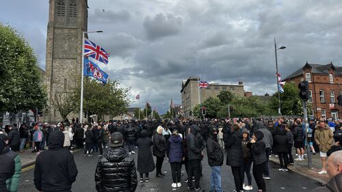 Belfast in rivolta: le immagini delle proteste anti migranti 16