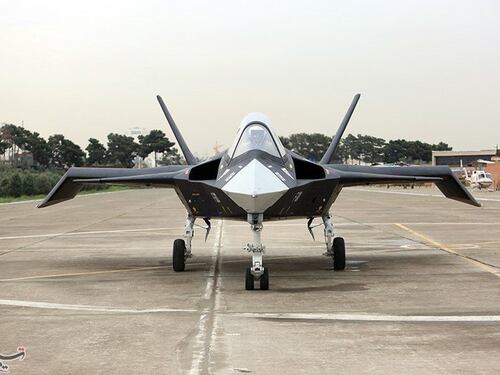 L'Iran svela la nuova versione del primo caccia stealth