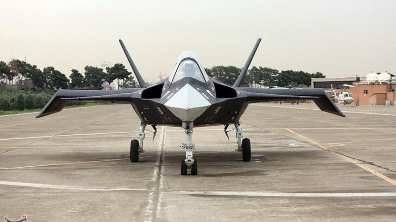 L'Iran svela la nuova versione del primo caccia stealth