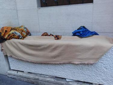Degrado a San Pietro tra sporcizia, rom e clochard 20