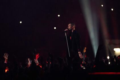 I Maroon 5 cantano al Super Bowl: le foto dal live concert  6