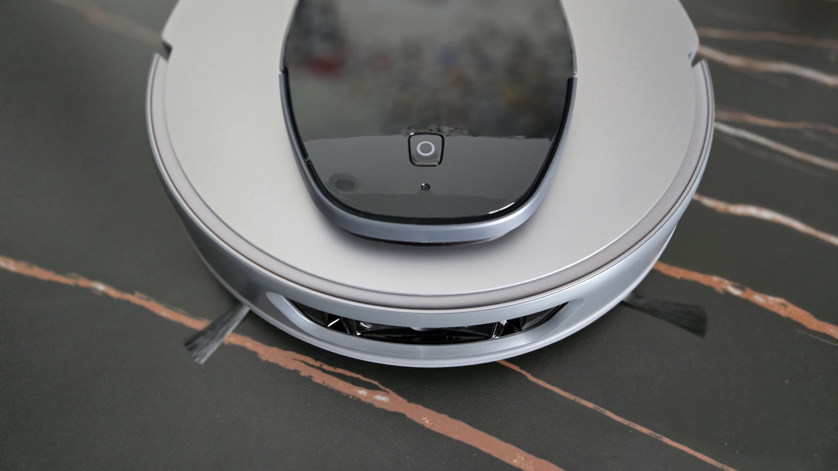 Un robot lavapavimenti che crea l'acqua e non si svuota mai: recensione 3i S10 Ultra