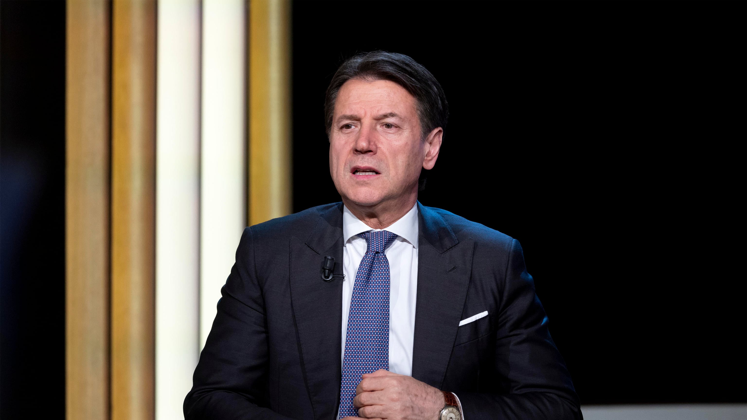 Conte guida l'assalto: "Questo è sciacallaggio"