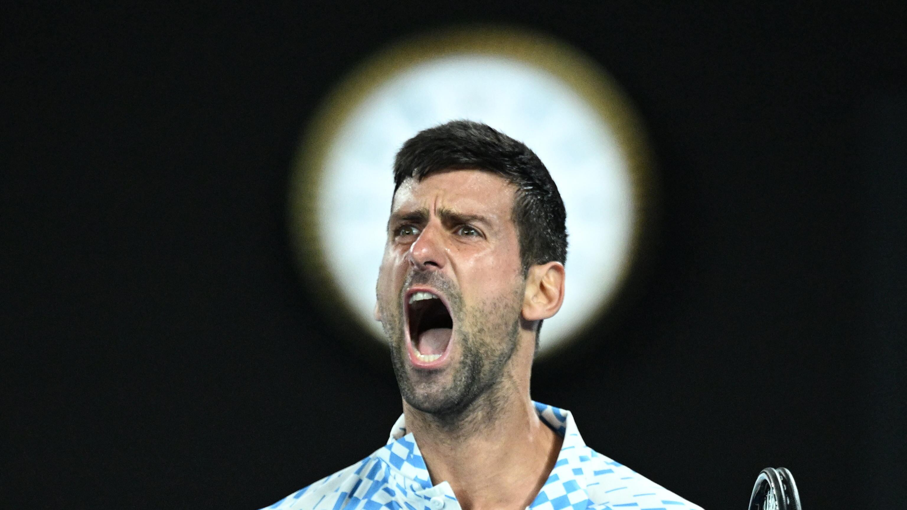 Djokovic fa 10 e difende il papà. "È contro ogni forma di guerra"
