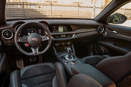 Nuova Alfa Romeo Stelvio Quadrifoglio 2023: guarda la gallery del restyling 13