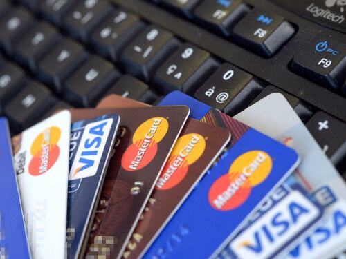 Governo giallorosso: c'è l'intesa con Abi sulle commissioni e spunta una card antievasori