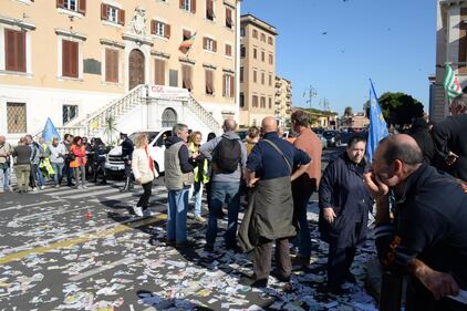 Spazzini in sciopero a Livorno 17
