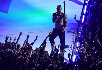 I Maroon 5 cantano al Super Bowl: le foto dal live concert  1