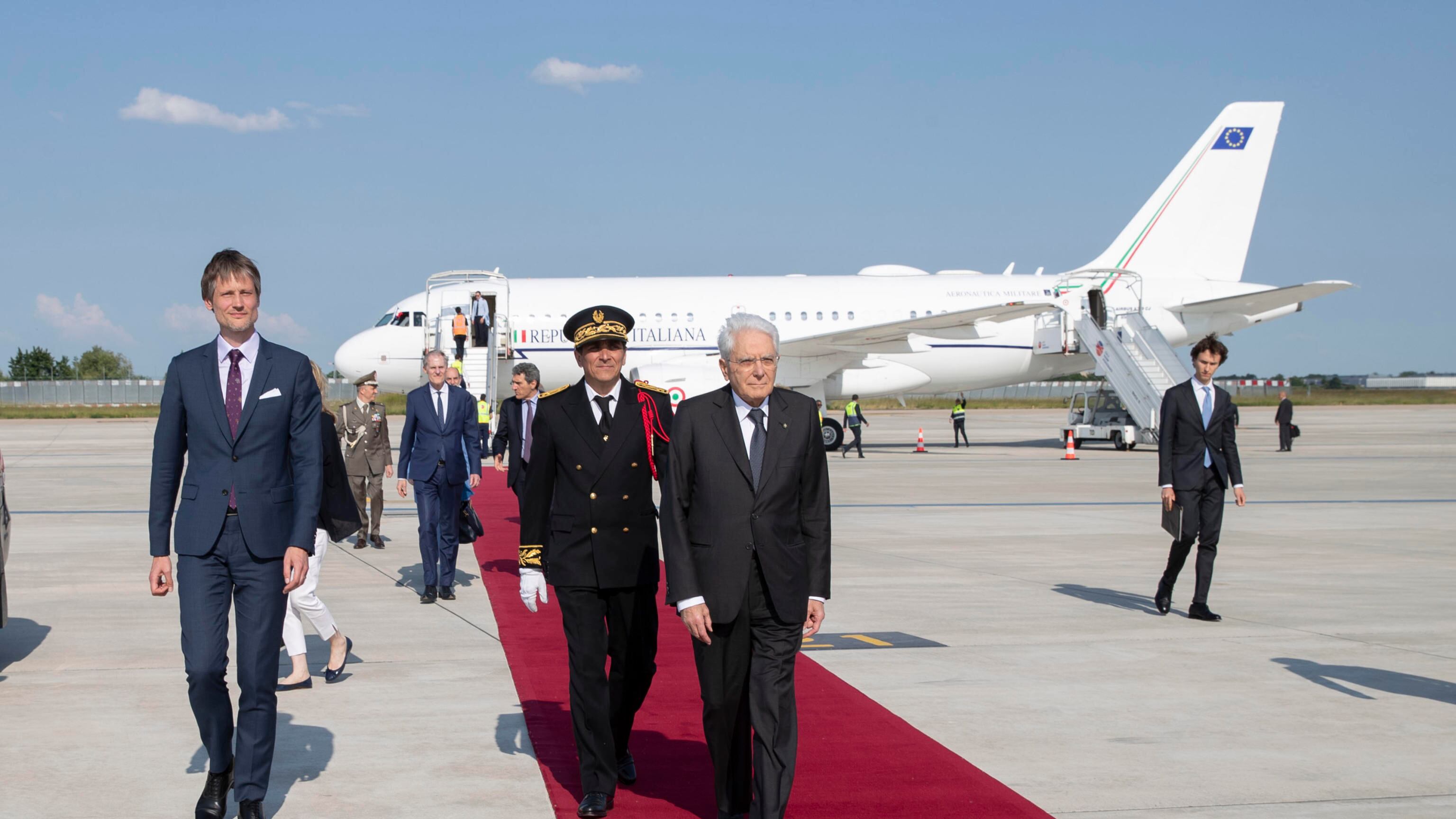 Mattarella firma la pace con Macron