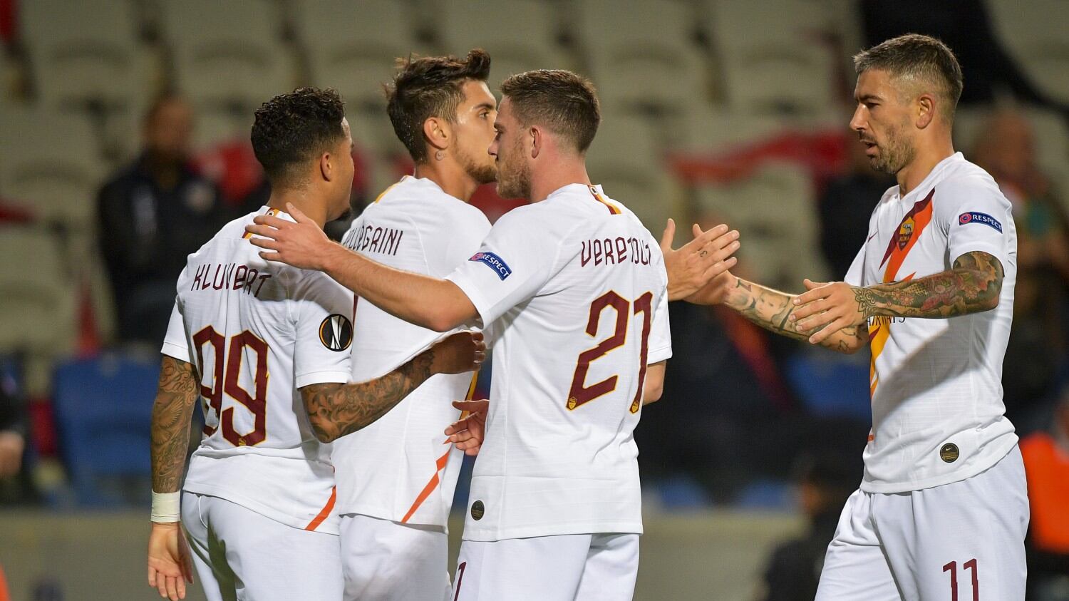 La Roma vince nella bolgia turca, paura per Pellegrini