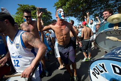 Migliaia di tifosi invadono Rio 17