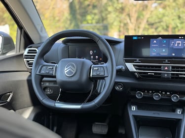 Citroen C4 X 2025: guarda la gallery del crossover coupè, anche ibrido 20