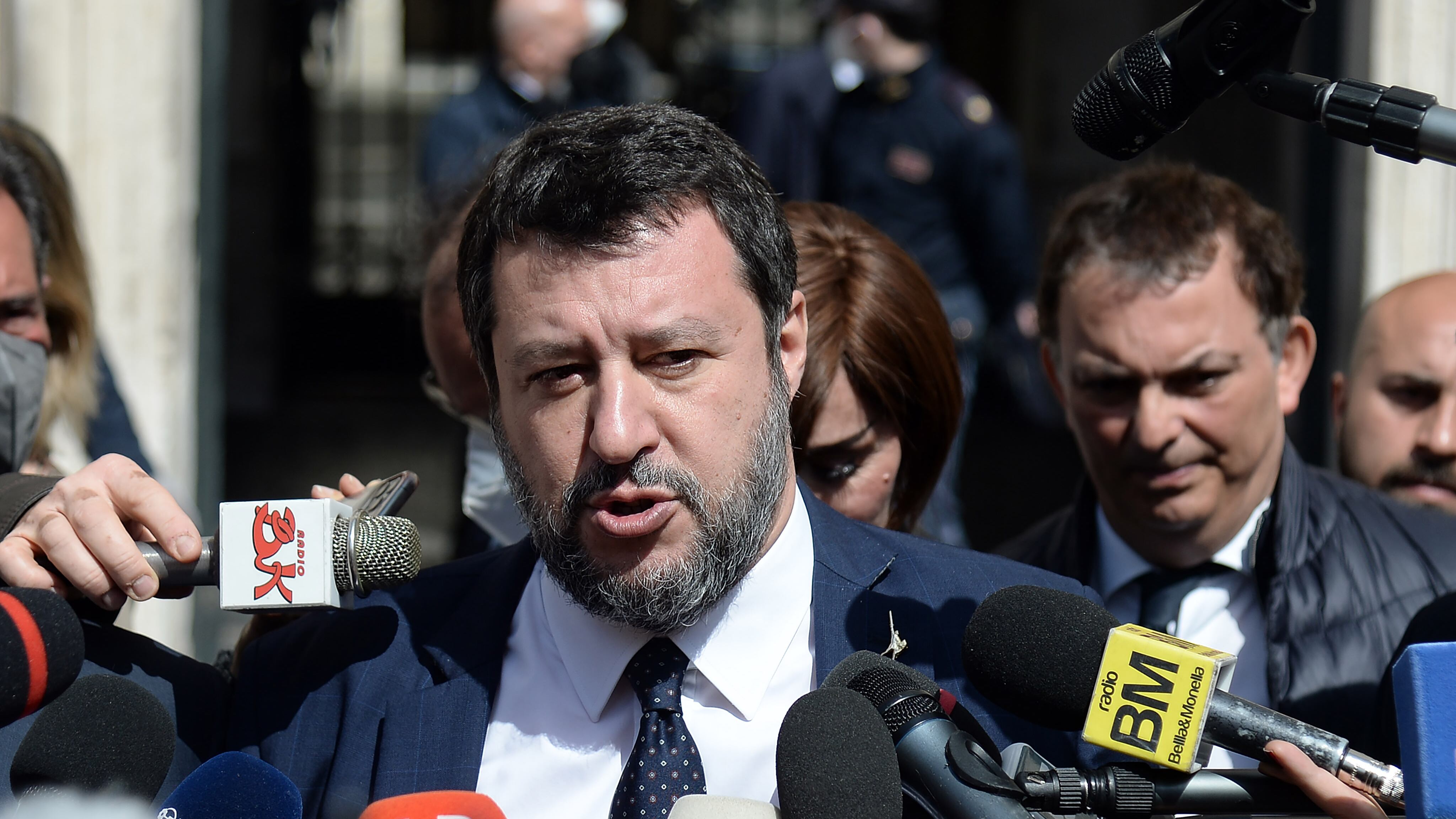 E in Italia si litiga. La Lega dice no all'allargamento. Fi: "Niente veti"