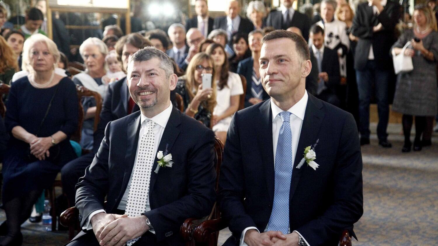 E in Italia prime nozze gay nel governo: Scalfarotto e Federico hanno detto sì