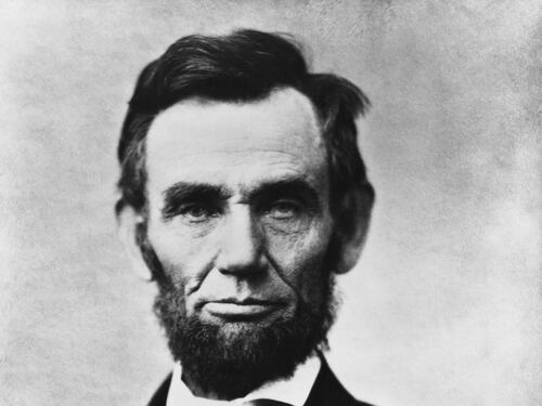 Grazie alla Cancel culture dalla capsula del tempo spunta la foto di Lincoln