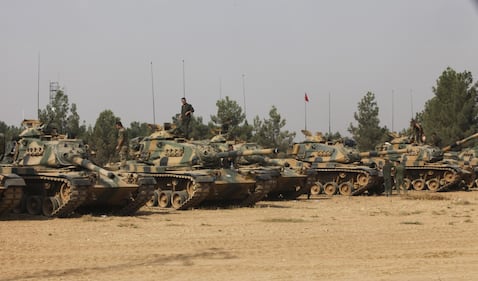 I carri armati turchi penetrano in Siria 9