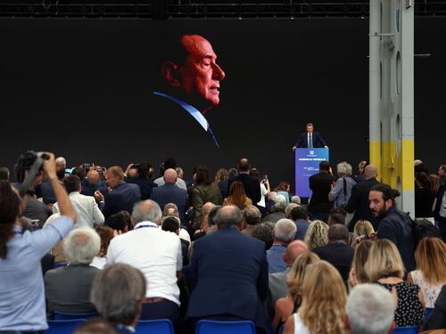 La standing ovation per Berlusconi alla convention di Assolombarda