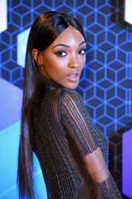 Jourdan Dunn sexy e nuda agli MTV Europe Music Awards 2016 15