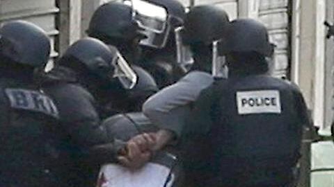 Parigi, infermiere soccorre una vittima ma è uno dei kamikaze