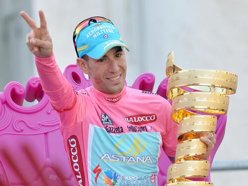 "Giro a misura di Pogacar: sarà un... uno contro tutti"