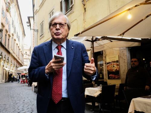 Sgarbi: "Al posto di Berlusconi avrei mandato i giudici al quel paese"