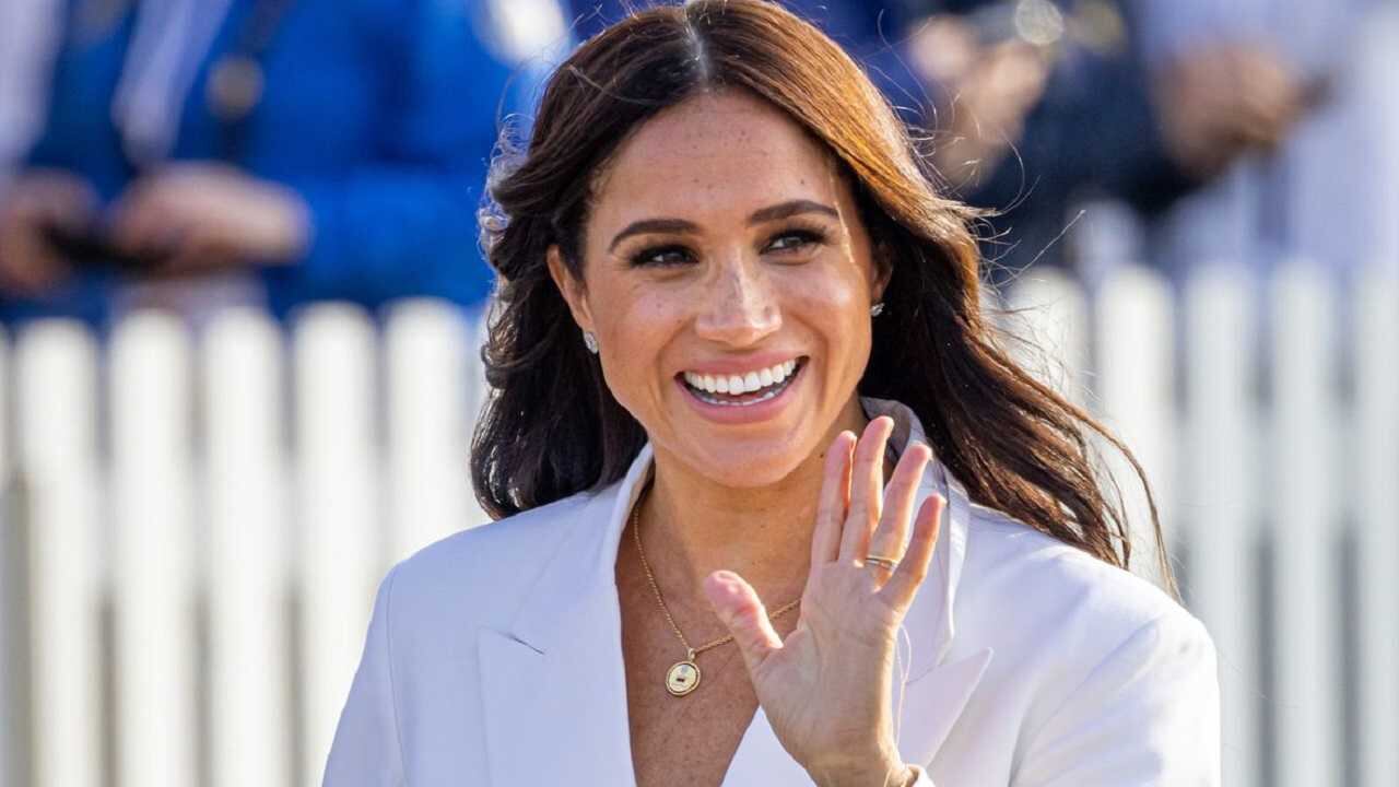 "Potrebbe essere la pietra tombale per i reali inglesi…" E ora spunta la biografia di Meghan Markle