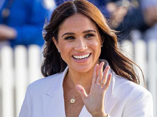 "Potrebbe essere la pietra tombale per i reali inglesi…" E ora spunta la biografia di Meghan Markle