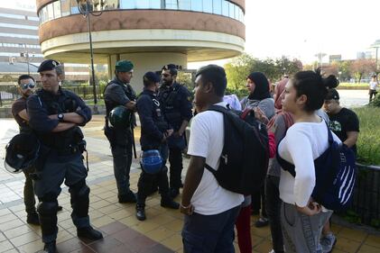 Sgomberato il palazzo occupato dai centri sociali 8