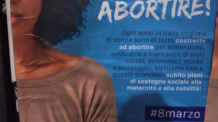 "Vanno rimossi". il Pd contro i manifesti per il diritto di non abortire