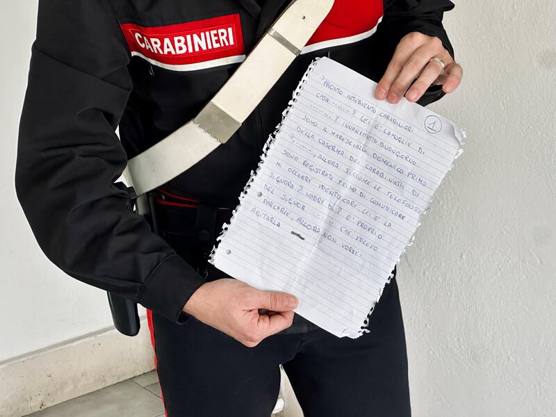 Napoli, stroncata banda che compiva truffe ad anziani 8