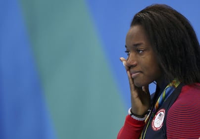 Simone Manuel fa la storia: prima afroamericana a vincere l'oro nel nuoto. Le lacrime di gioia 25