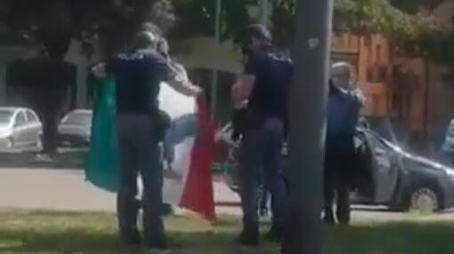 Liberazione, bandiera Salò sventola davanti allo stadio: polemiche