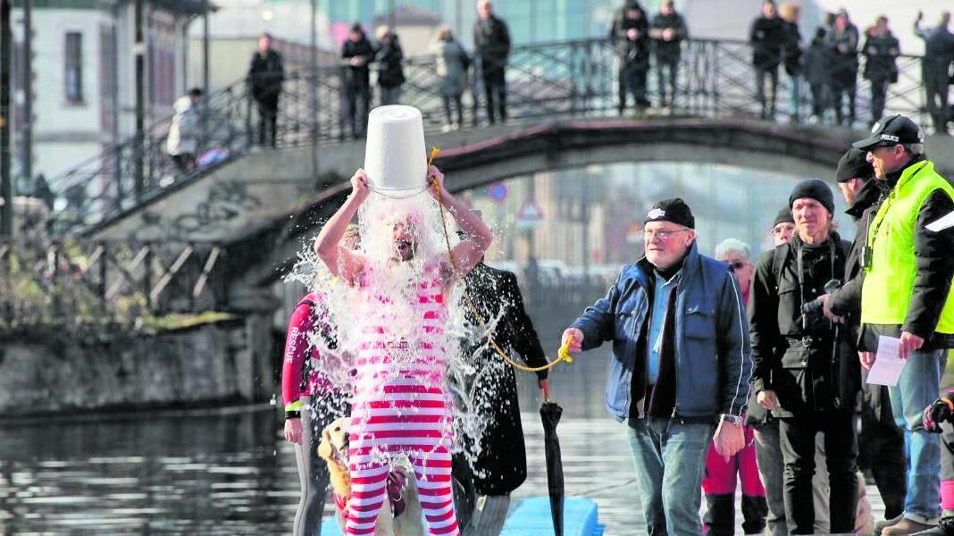 Cimento, una nuotata nei Navigli per ricordare l'assessore Guaineri