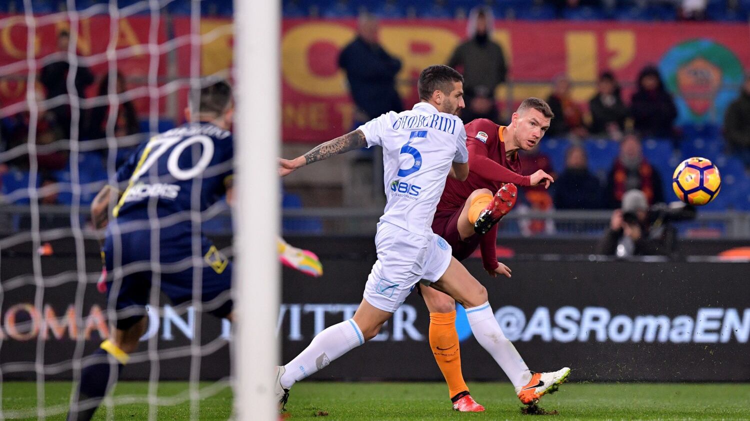 La Roma non stecca contro il Chievo: il Napoli pareggia a Firenze