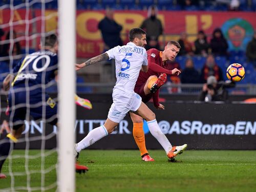 La Roma non stecca contro il Chievo: il Napoli pareggia a Firenze
