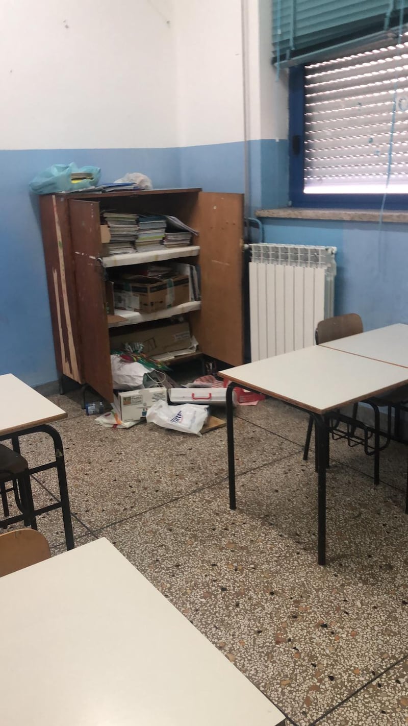 Scuola vandalizzata a Napoli 5