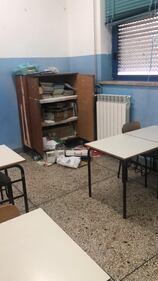 Scuola vandalizzata a Napoli 5