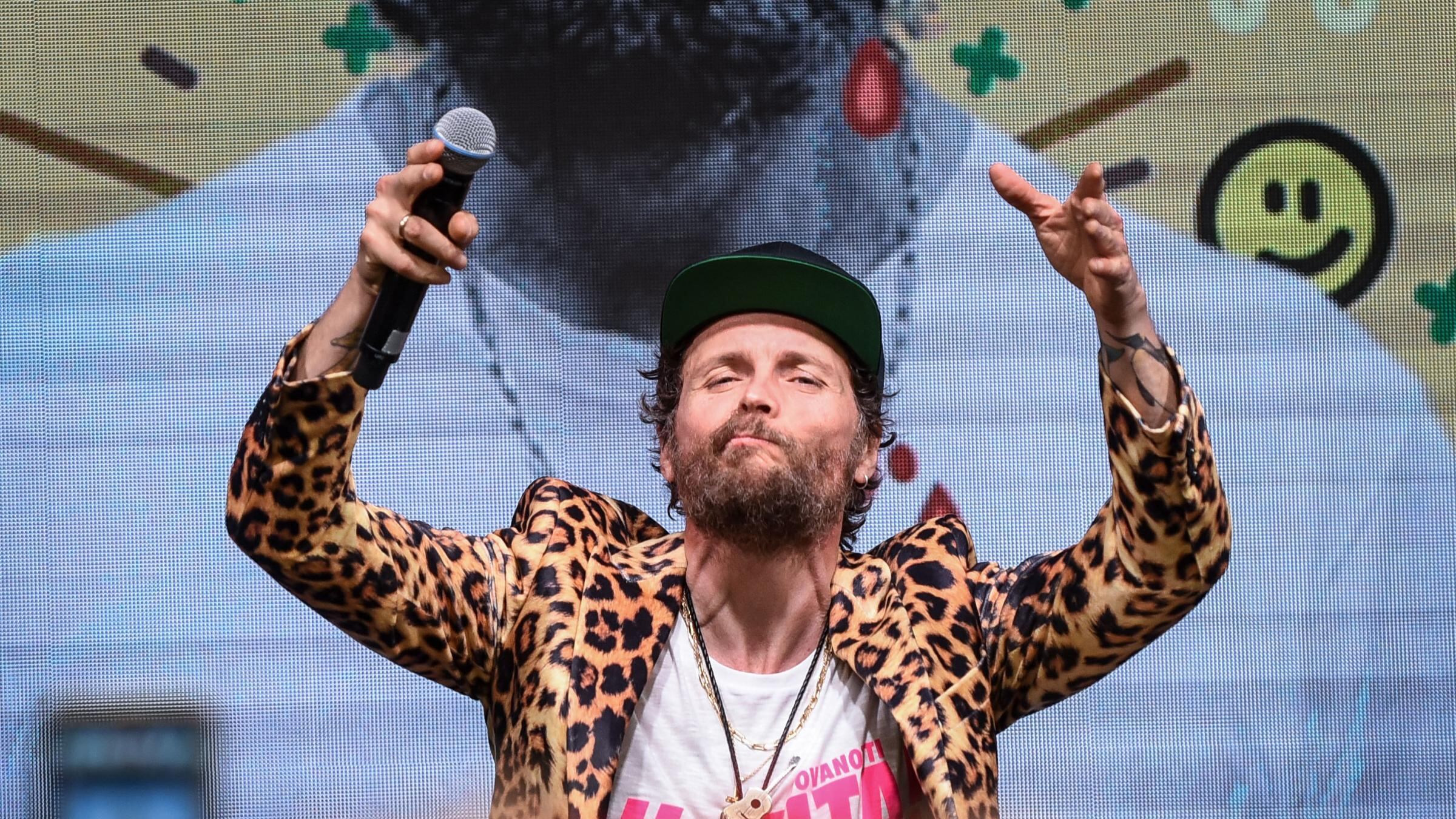 Jovanotti reporter per caso Che figuraccia a Hong Kong