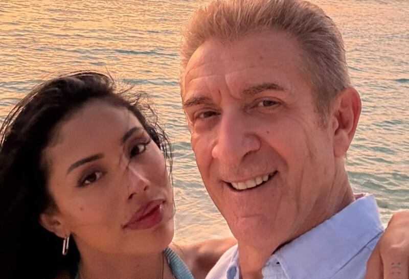 Ezio Greggio e Nataly Ospina